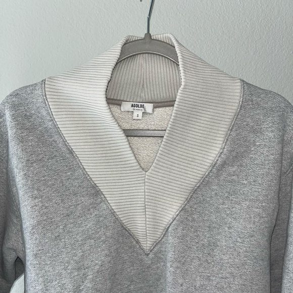 AGOLDE x REVOLVE | Klara Extended V-Neck Sweatshirt in Grey Heather | Size Small - Picture 4 of 9